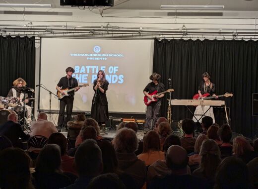 PXL 20250328 180919470