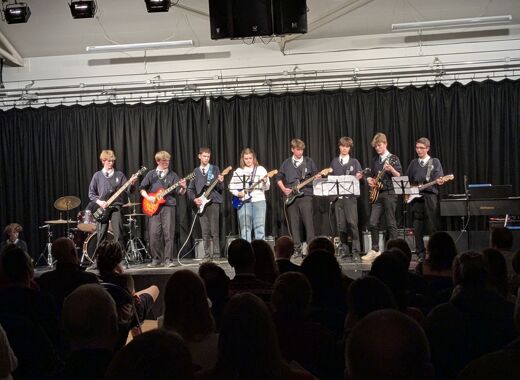 PXL 20251211 183216712